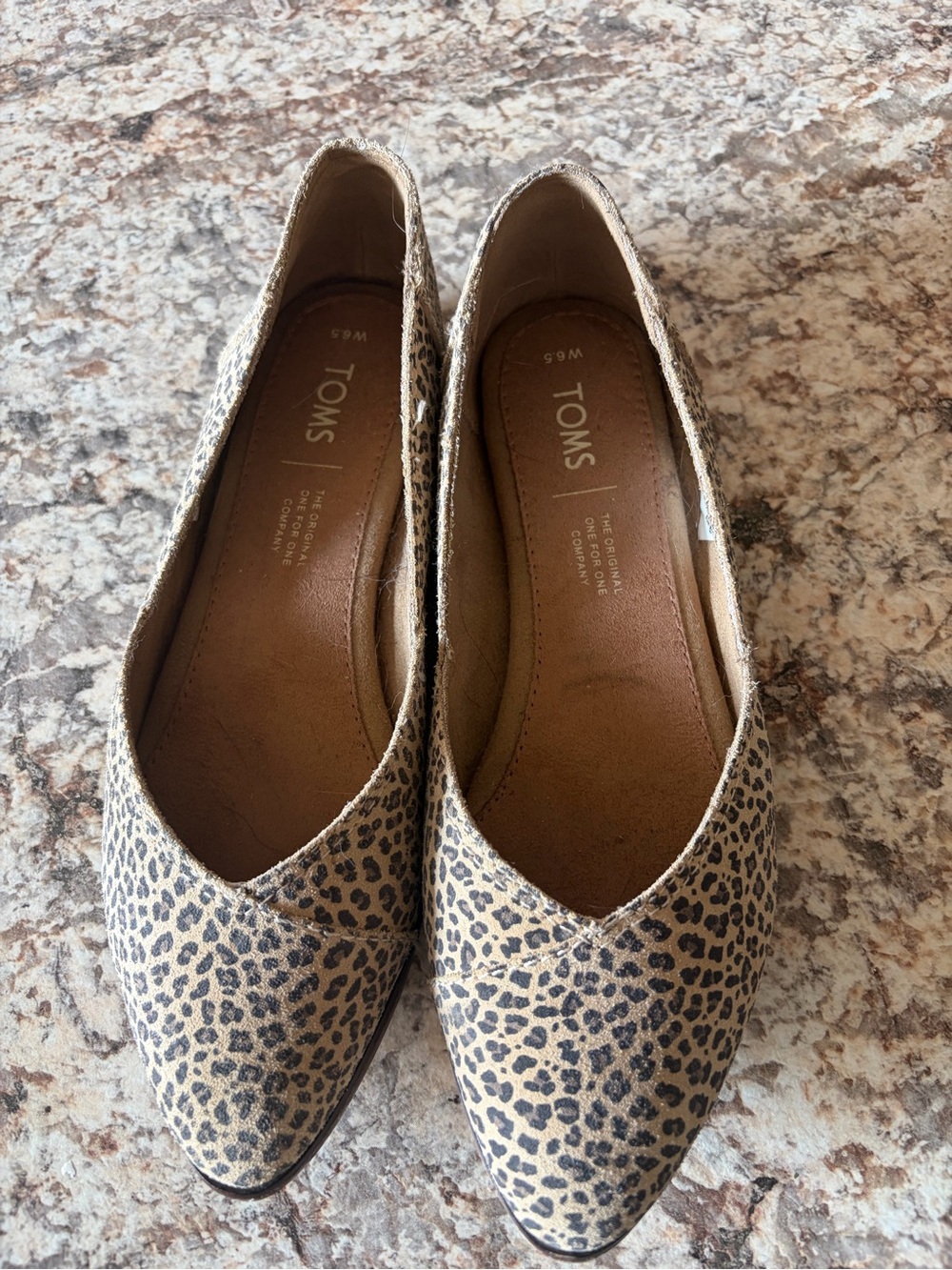 TOMS Leopard Print Pointed Toe Slip-On Flats in Tan and Black